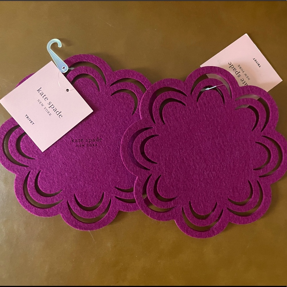 NWT ~ kate spade new york Scallop Petals Felt Trivet (2)